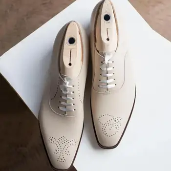 2020 Moda Outono Homens Sapatos Lace Up Calçados Casuais Moda Masculina Brogue Sapatos Masculino Vintage De Cor Sólida Pontiagudo Dedo Do Pé Calçado De Ténis