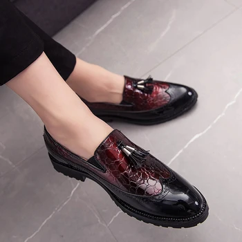 A moda de sapatos Sapatos de Escritório para Homens Casuais Sapatos de Couro Respirável Sapatos de Condução Mocassim Confortável Deslizamento em 2021 de Três Cores